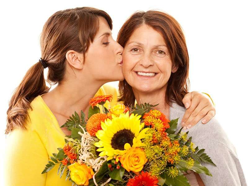 Дарим маме цветы