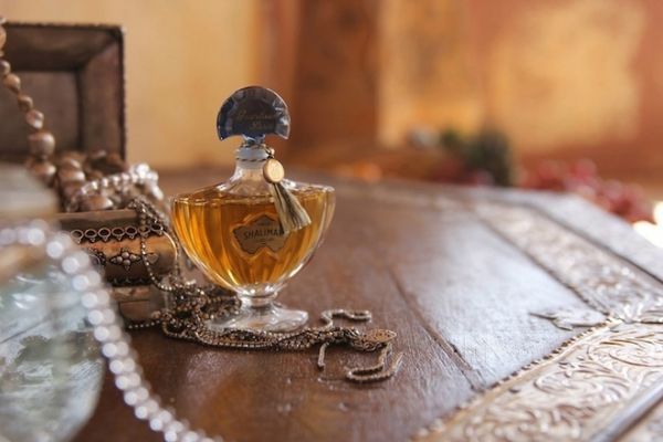 Винтажные ароматы духов - что это значит и какой бывает старинный ретро  парфюм - AromaCODE